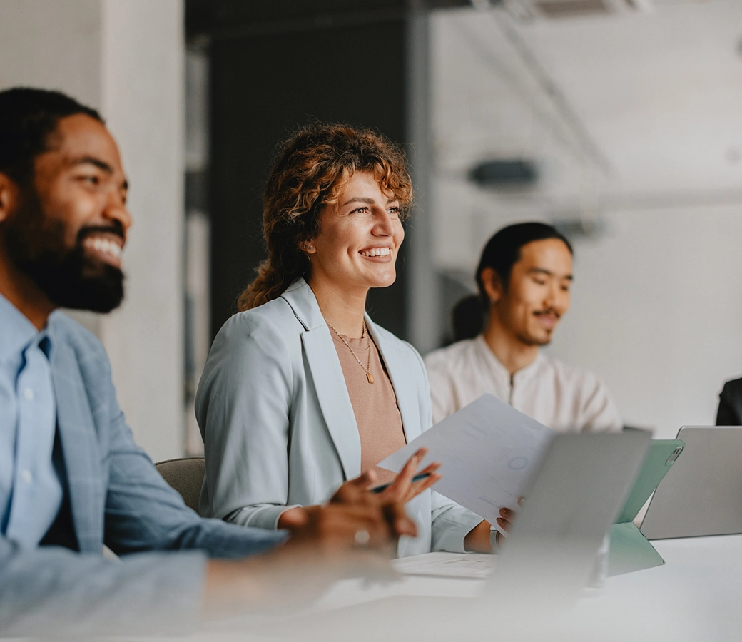 Zusammenarbeit im modernen Arbeitsumfeld für den Service Lohnabrechnung