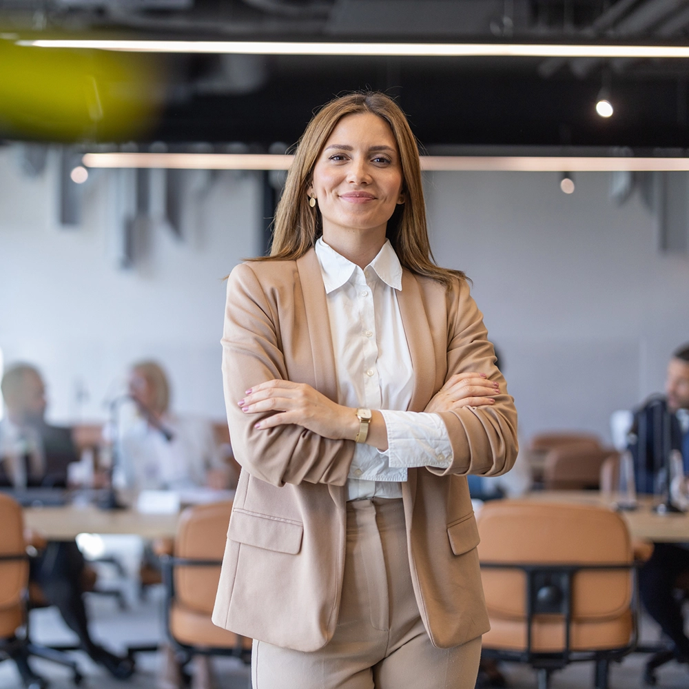 Arbeiten im modernen Büro für Lohnabrechnung