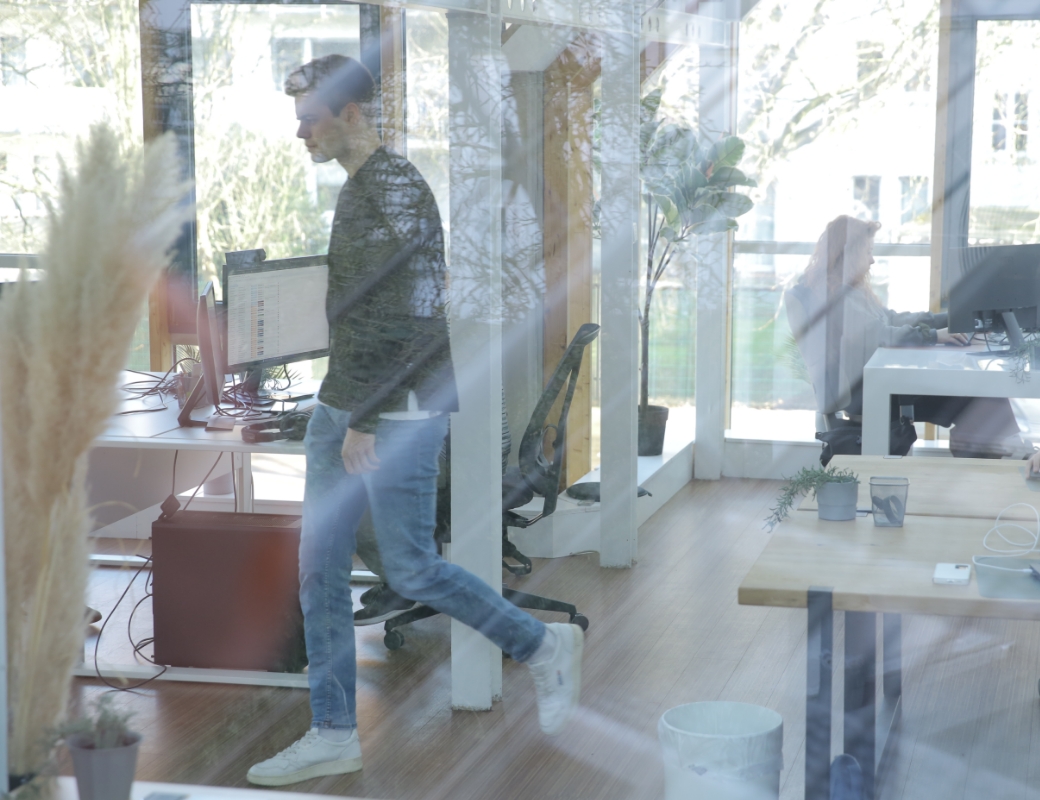 Moderne Arbeitsumgebung fördert fokussierte Entgeltabrechnung