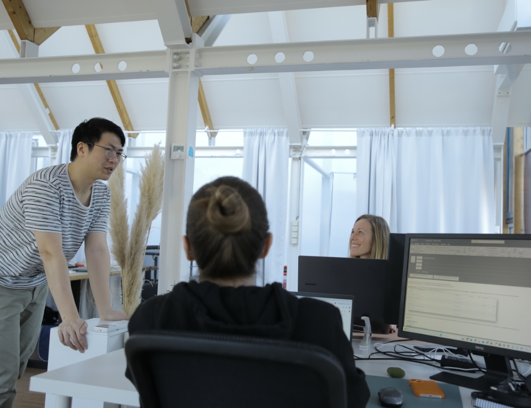 Teamarbeit und Entgeltabrechnung im modernen Büro