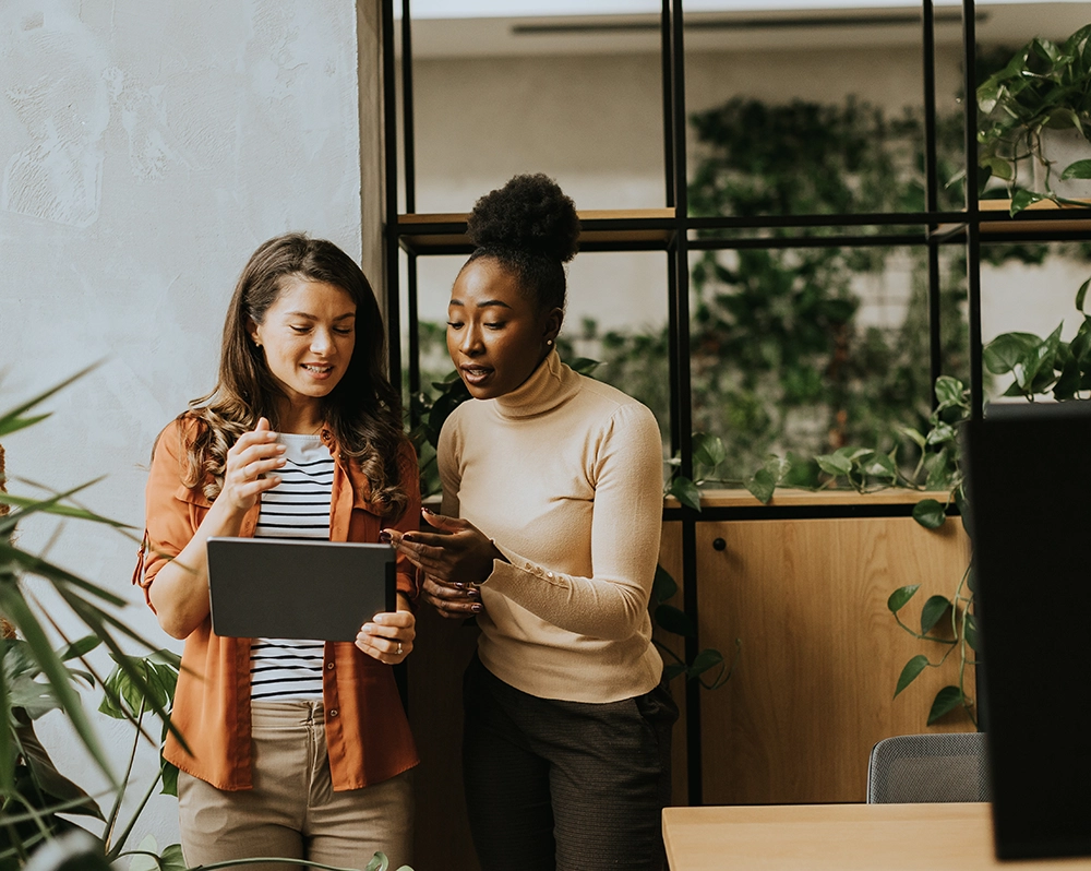 Lohnhelden: Kollegiale Zusammenarbeit und Unterstützung im Büro