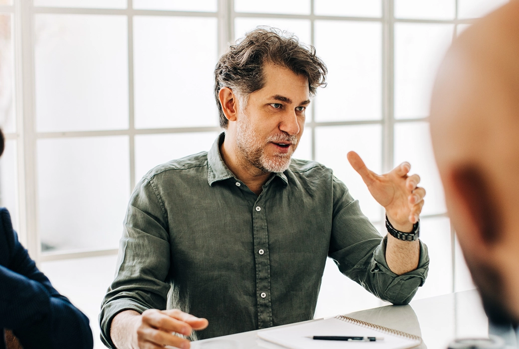 Moderner Arbeitsplatz zur Steuerklassen Berechnung