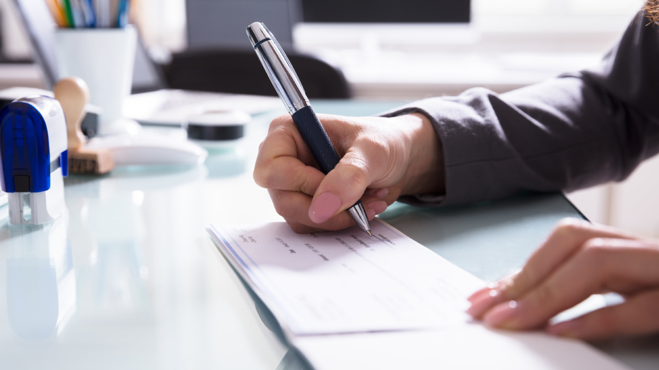 Lohnabrechnung wird sorgfältig erstellt und überprüft