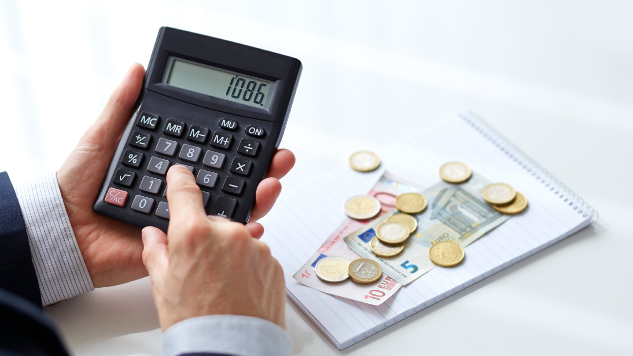 Lohnabrechnung und finanzielle Berechnungen werden durchgeführt